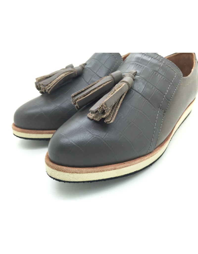 CLASSY Grey Cowhide Leather Tassel Flats