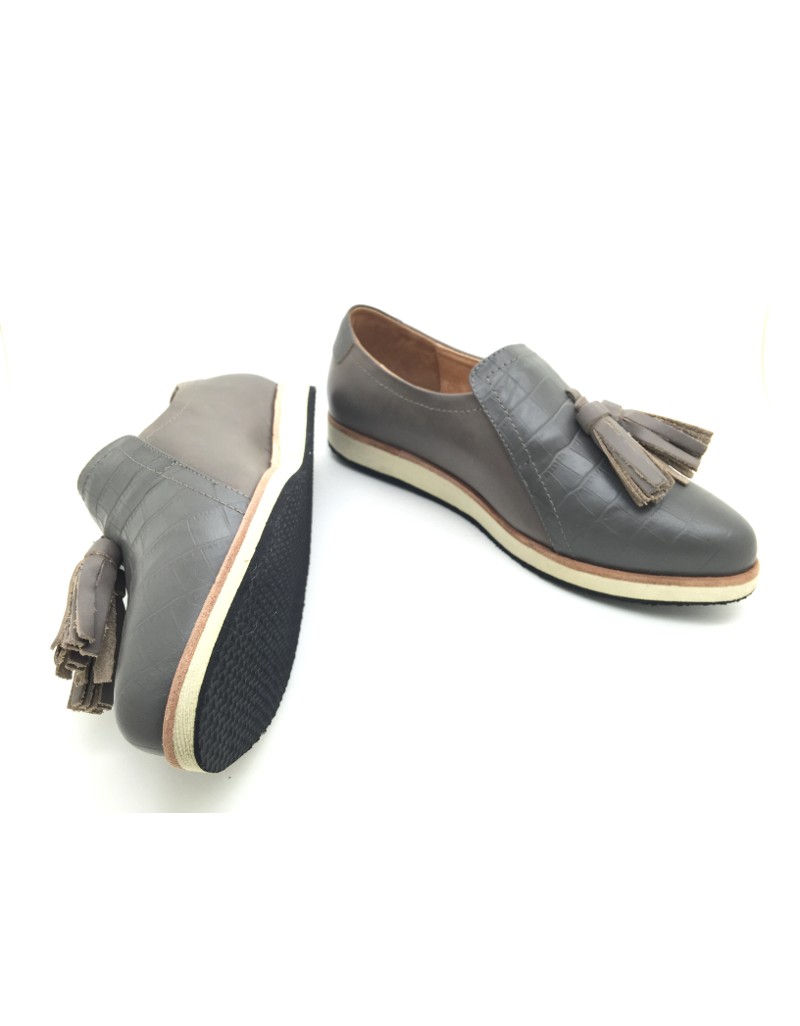 CLASSY Grey Cowhide Leather Tassel Flats