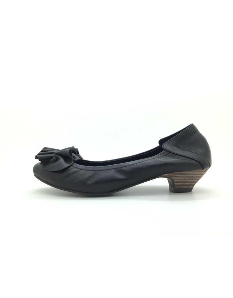 DOLLY Black Lambskin Leather Multiple Folds Design Kitten Heels