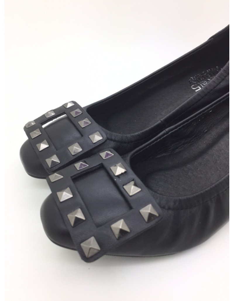 DOLLY Black Lambskin Leather Studs Design Kitten Heels