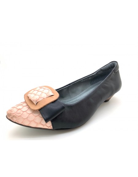 DOLLY Reissue Black Lambskin Leather with Fish Skin Leather Bow Tip Design Kitten Heels