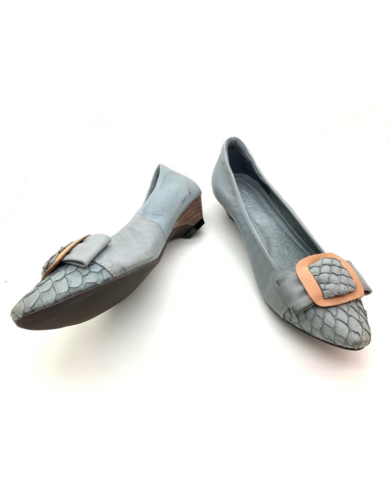 DOLLY Reissue Grey Lambskin Leather with Fish Skin Leather Bow Tip Design Kitten Heels