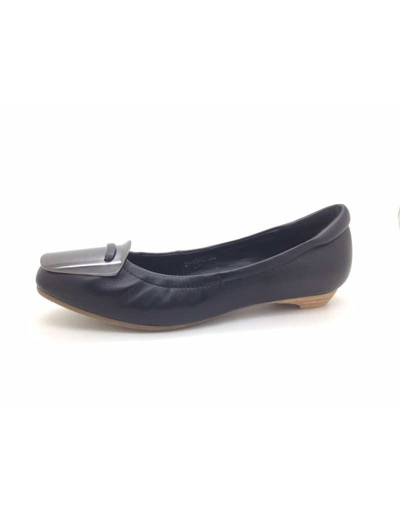 DOLLY Black Lambskin Leather Metal Plate Design Flats